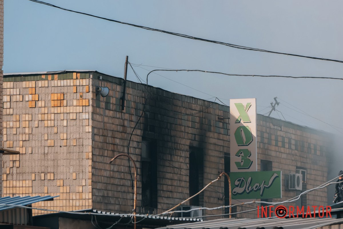 Рятувальники, поліція та евакуація людей: що відбувається на "Озерці" у Дніпрі 2