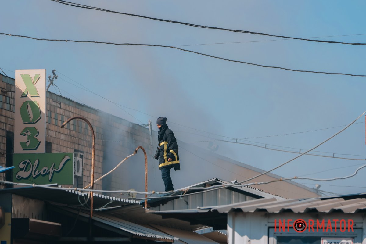 Рятувальники, поліція та евакуація людей: що відбувається на "Озерці" у Дніпрі 4