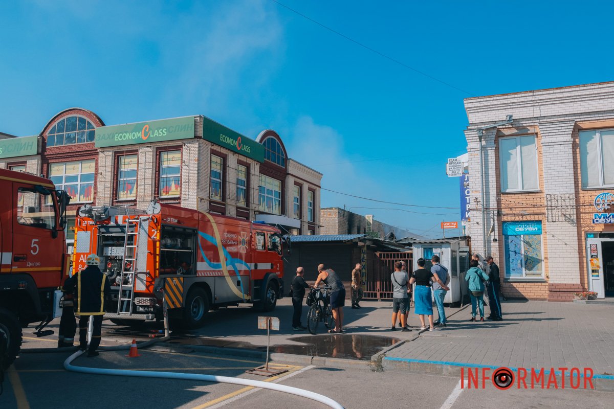 Рятувальники, поліція та евакуація людей: що відбувається на "Озерці" у Дніпрі 5