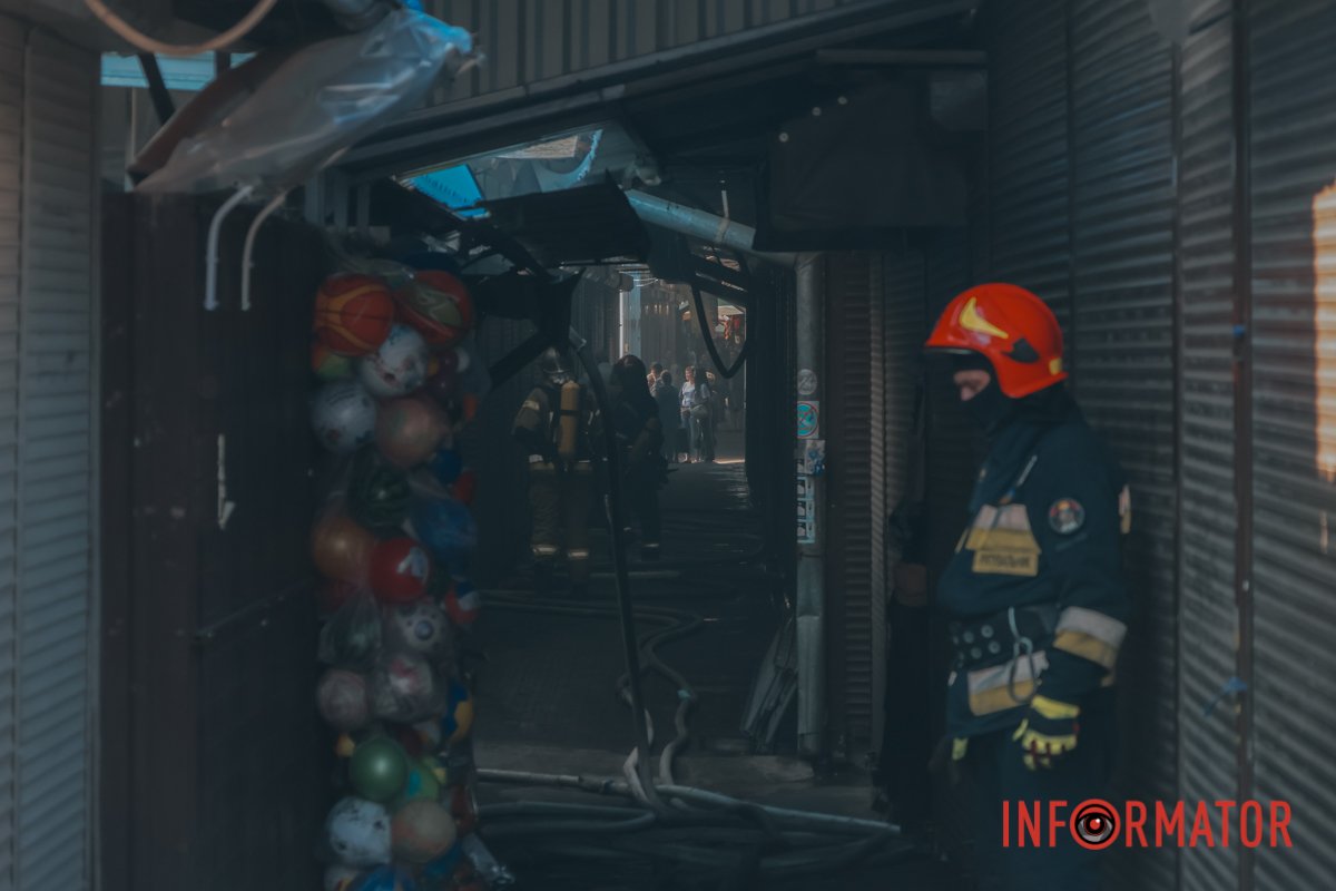 Рятувальники, поліція та евакуація людей: що відбувається на "Озерці" у Дніпрі 8