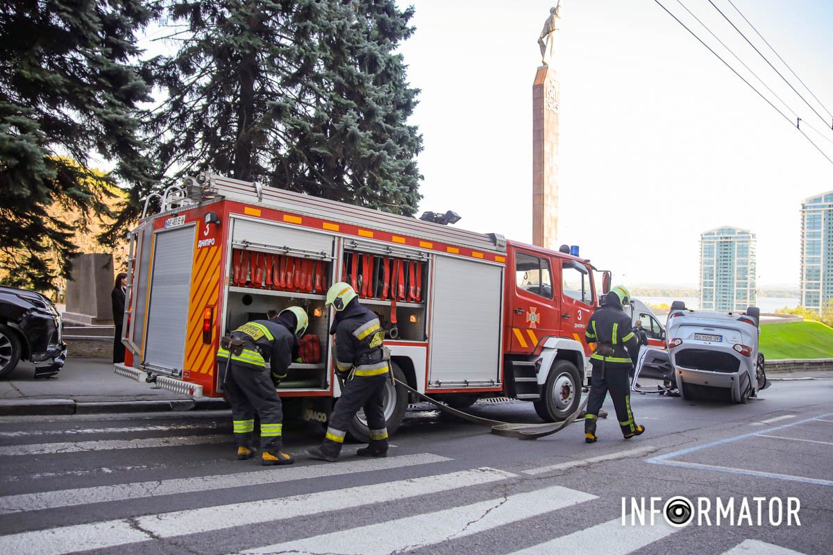 Зайнята ліва смуга руху по Яворницького зі сторони проспекту Гагаріна