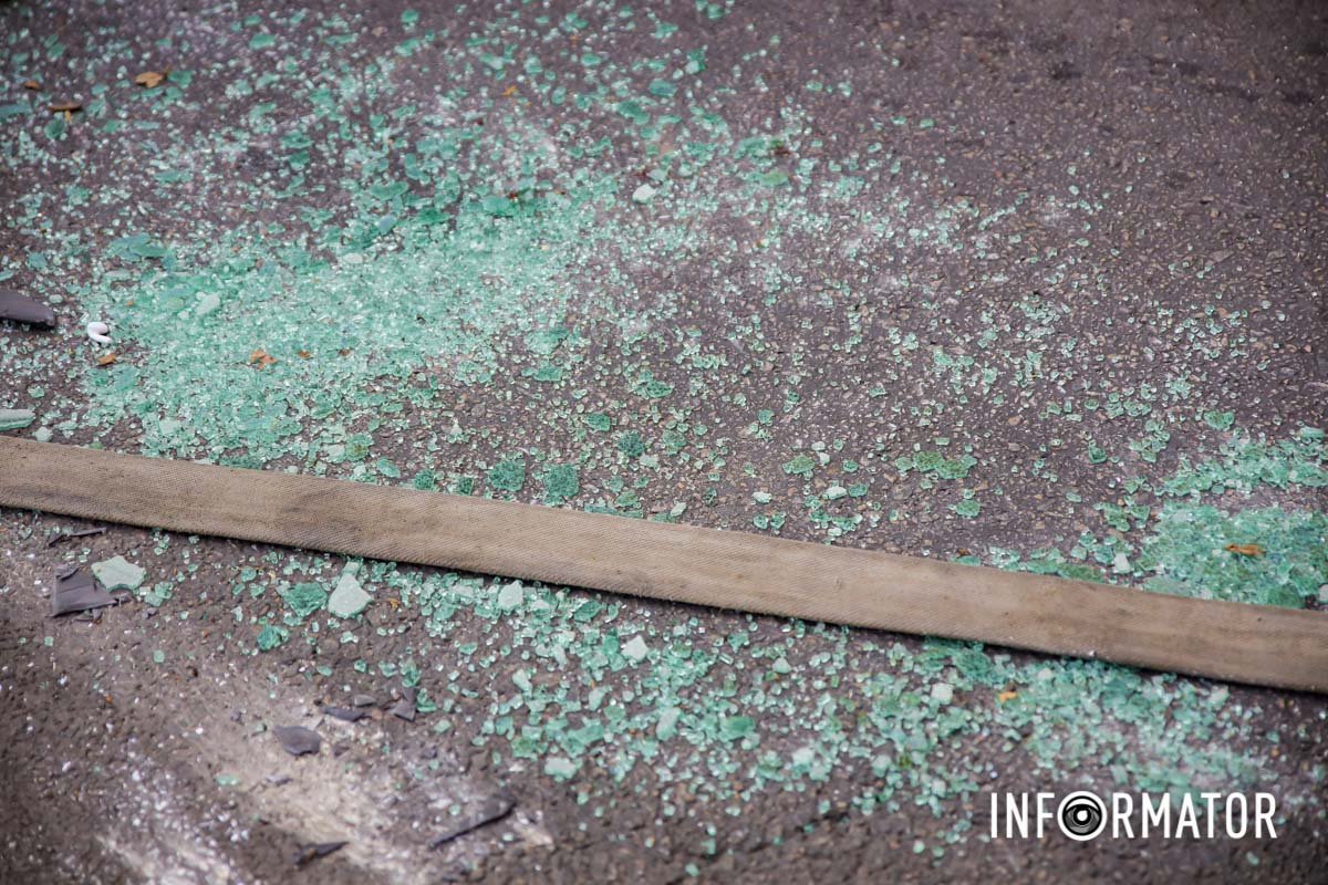 На дорозі розбите скло, будьте уважні на цій ділянці