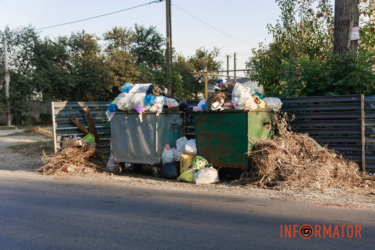 Місцеві кажуть, що комунальники не приїжджають через брак коштів