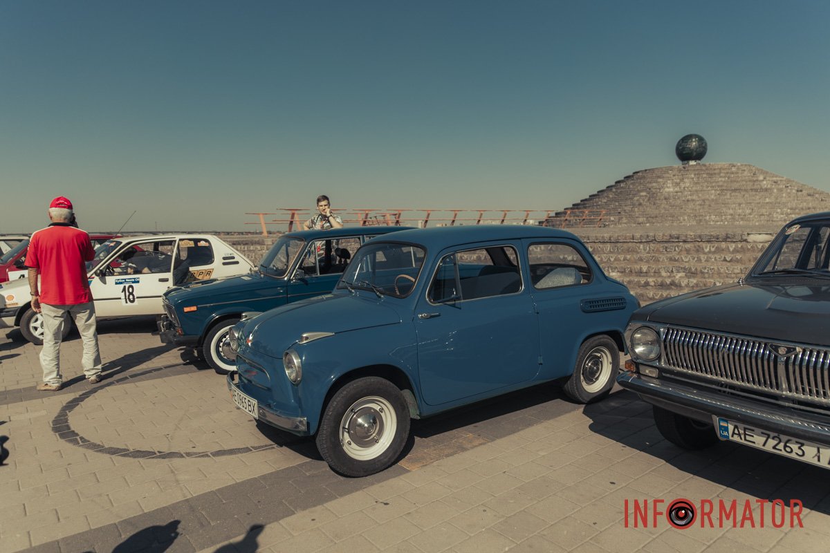 Переважно тут були автомобілі радянського зразка