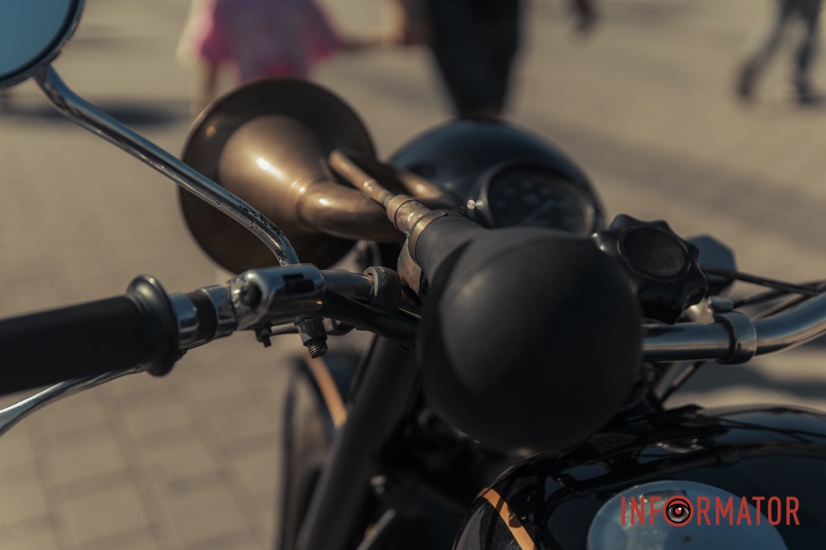 А кажуть картинки не мать звука 