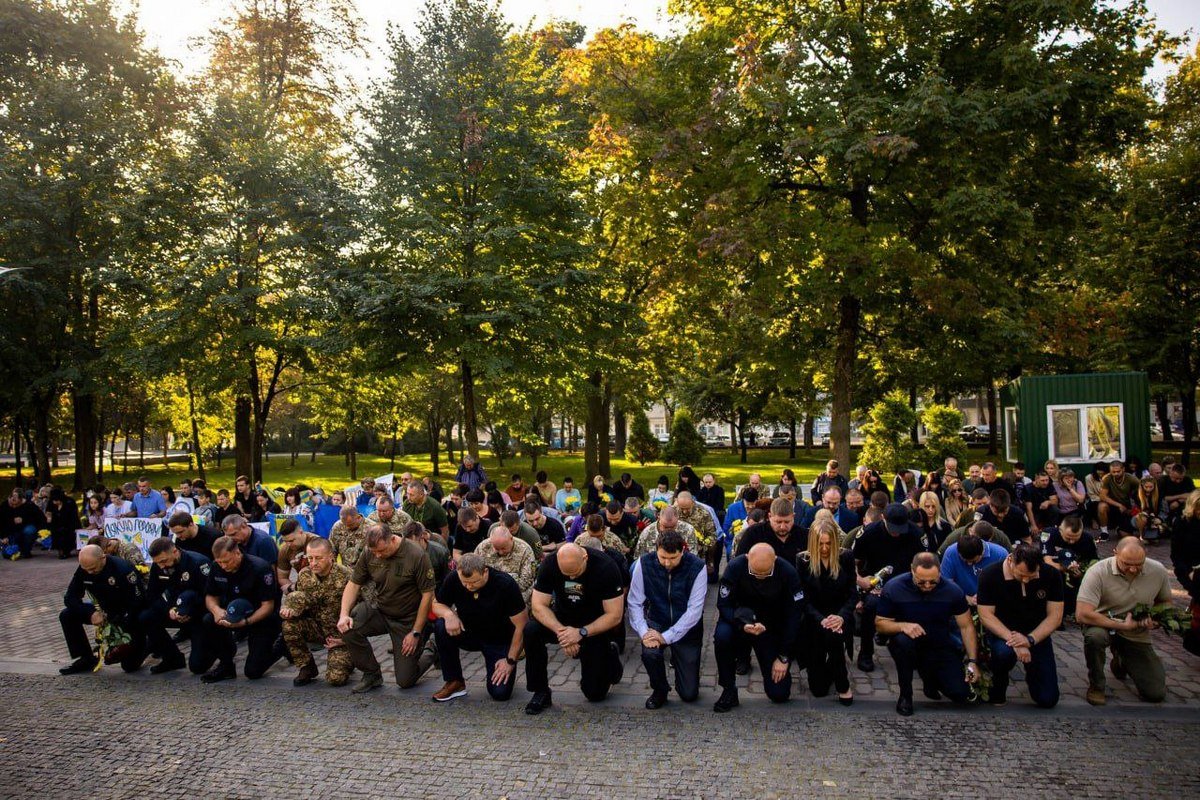 Воїни щодня стоять на нашому захисті Воїни щодня стоять на нашому захисті