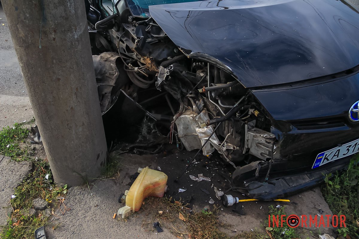 Тут дорогу не поділили дві Toyota Тут дорогу не поділили дві Toyota