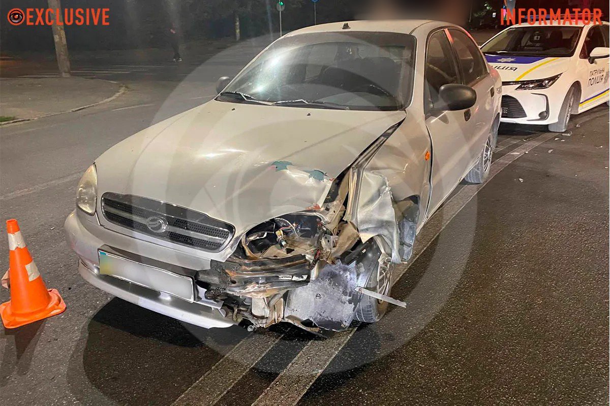 Кермувальник авто не пропустив мотоцикліста і вони зіштовхнулись Кермувальник авто не пропустив мотоцикліста і вони зіштовхнулись