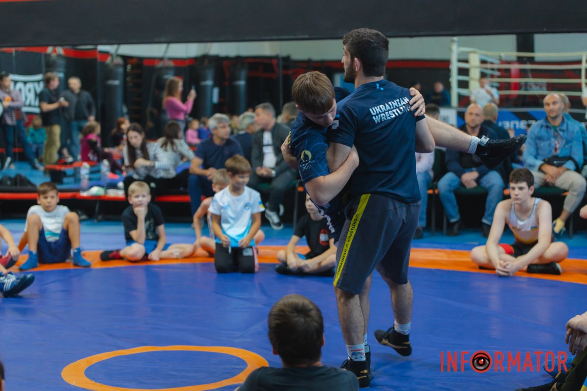  Спортсмени відпрацьовували техніку та елементи з вільної боротьби