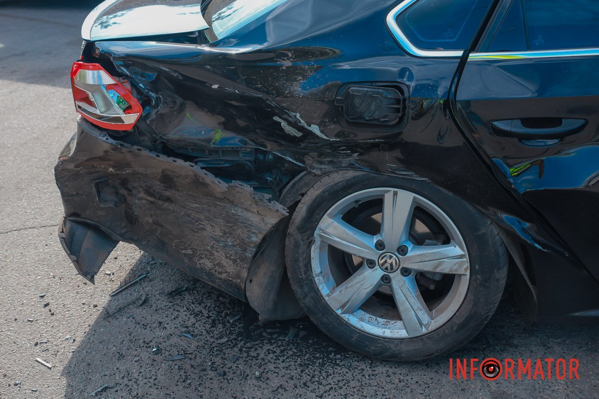 В Днепре на Космической произошла тройная авария: пострадали три человека 5