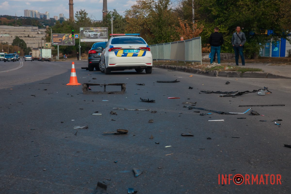 В Днепре на Космической произошла тройная авария: пострадали три человека 8