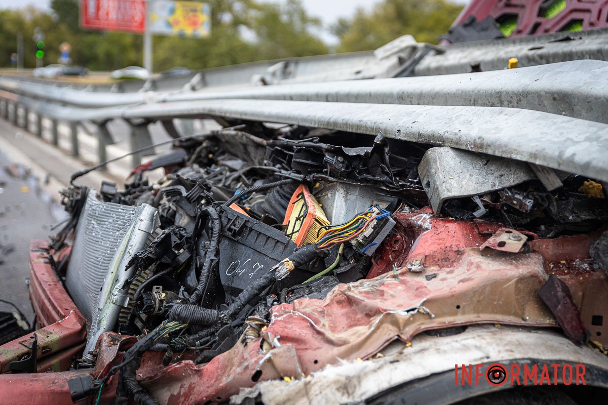 Во время съезда с моста у Ford, предварительно, начали отказывать тормоза