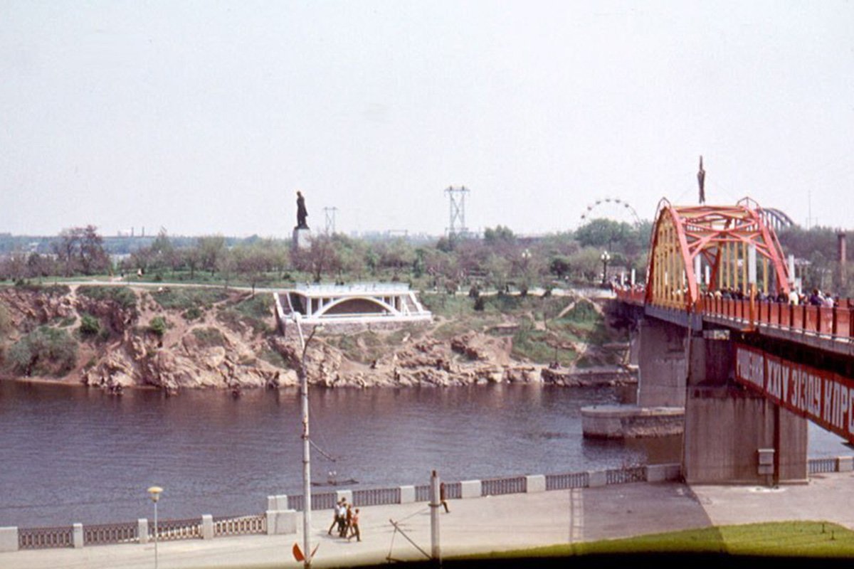 Колись міст був червоним