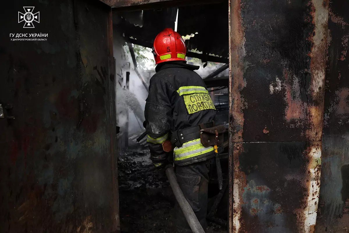 На місці працювали три бригади рятувальників На місці працювали три бригади рятувальників