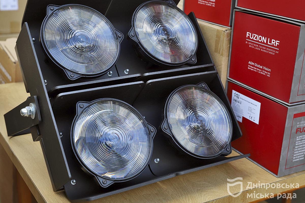У нинішній партії доправили низку ручних тепловізорів та зенітних ліхтарів