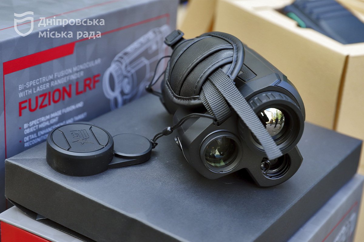 Передали й панелі відображення, акумулятори та зарядні станції