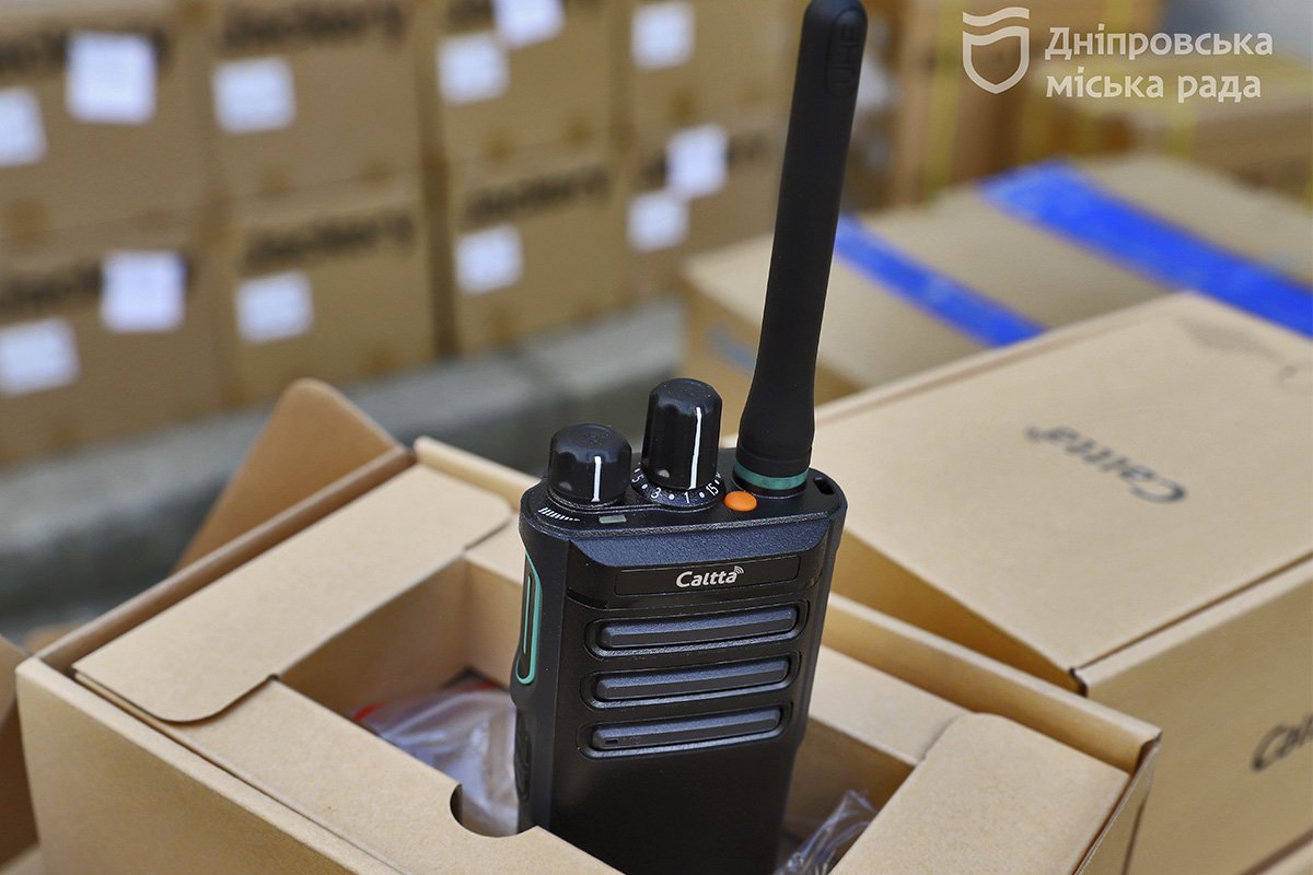 Більше ніж сотня комплектів рацій, декілька десятків планшетів