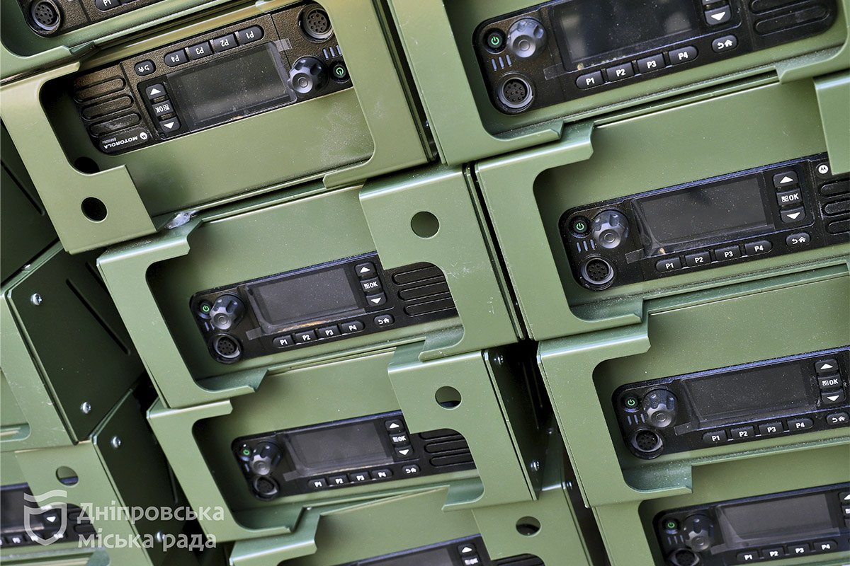 Дрони, рації та зенітні ліхтарі