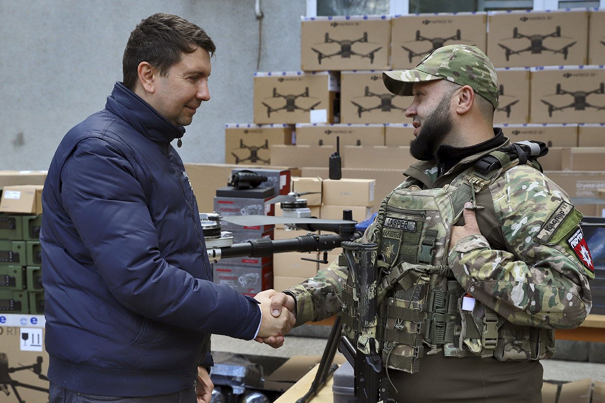 Передав секретар міськради Дніпра Олександр Санжара