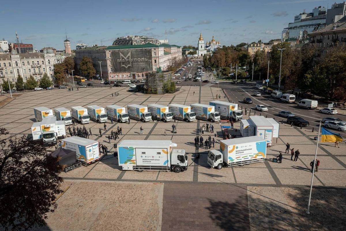 15 автомобилей уже в Украине 15 автомобилей уже в Украине