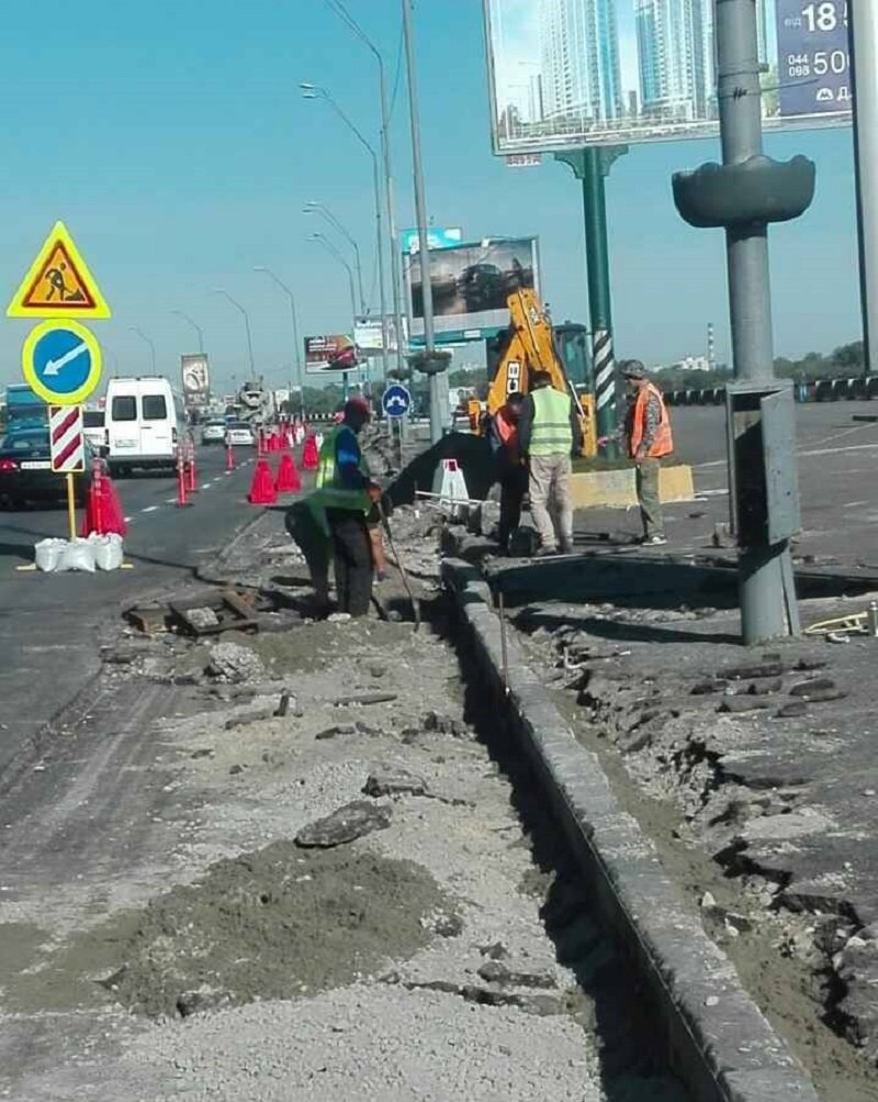 На улице Елены Телиги идут ремонтные работы