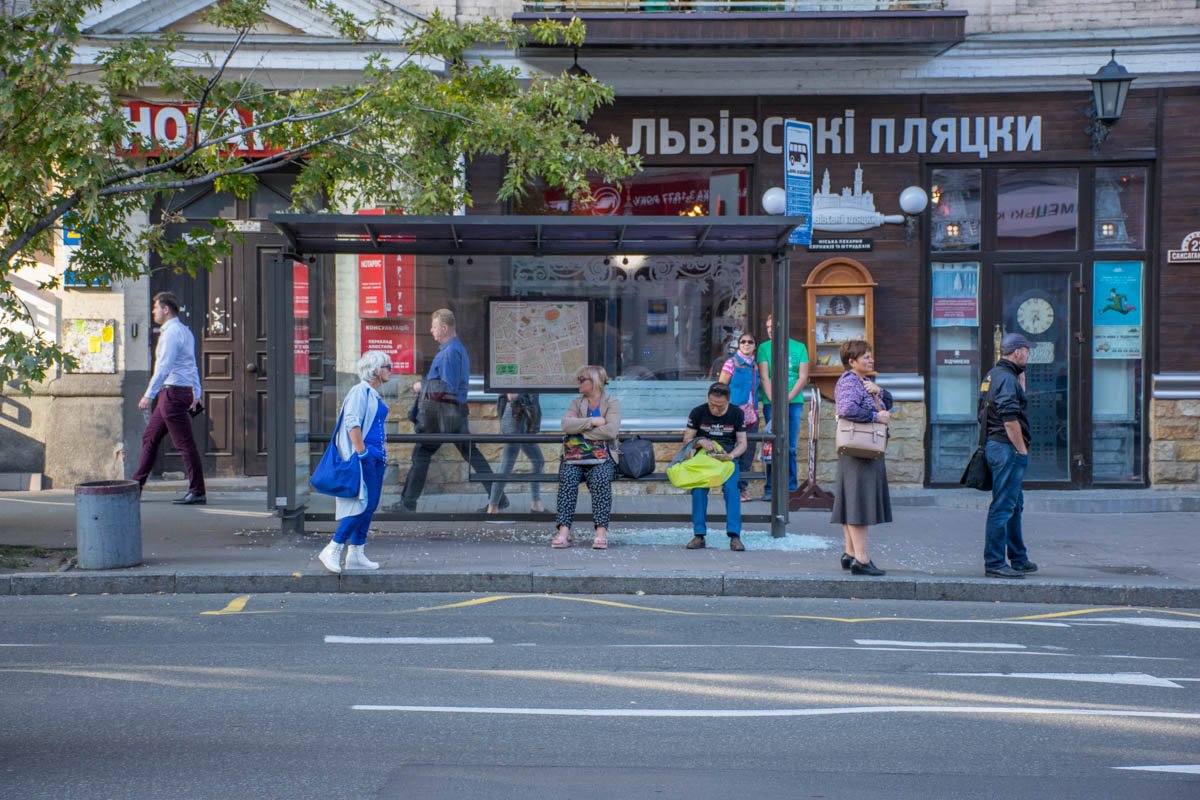 В центре Киева разбита остановка