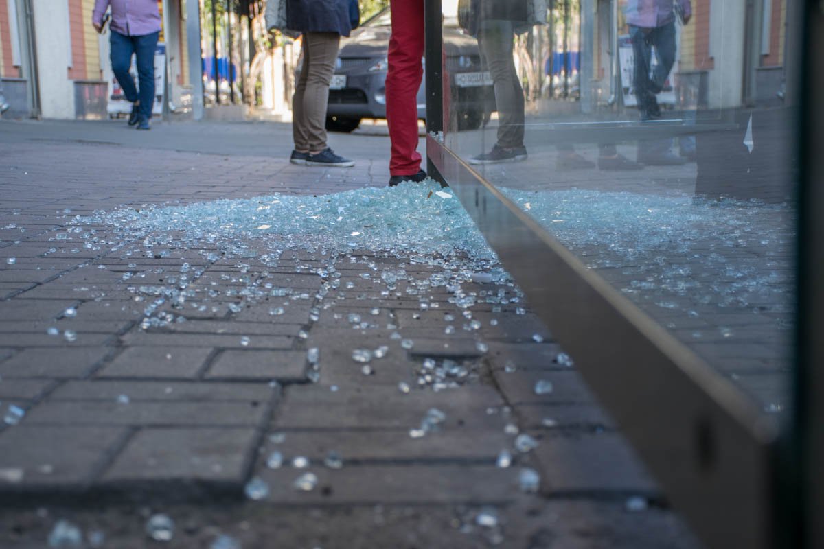 Стекло не убирают уже 4 дня