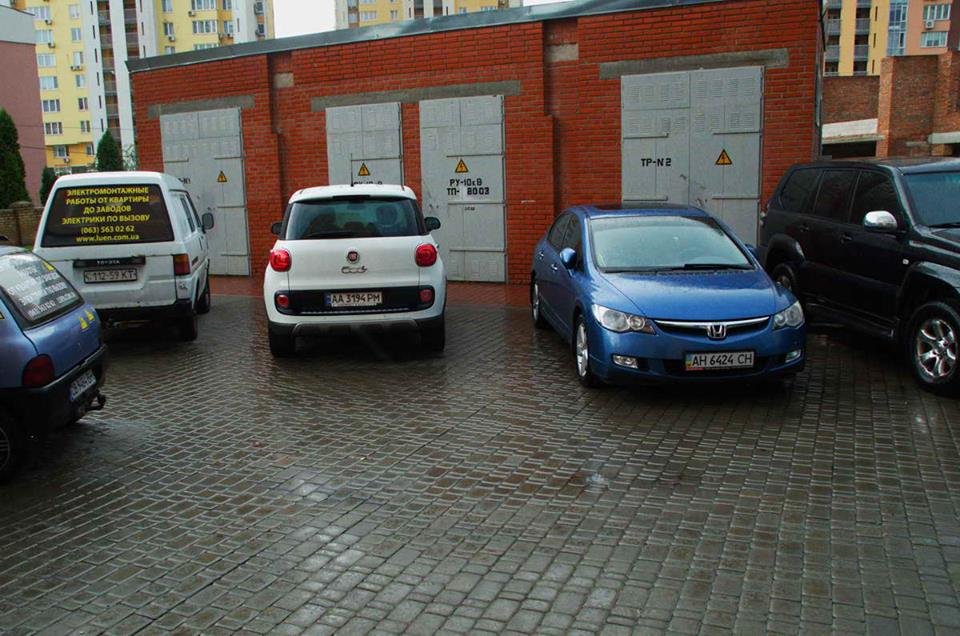 Авто находилось под окнами дома потерпевшего