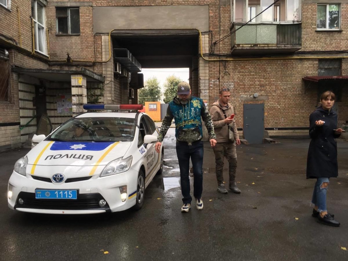 Полицейские прибыли на место происшествия с опозданием. Друг Владислава говорит, что 15 минут не мог дозвониться на номер 102