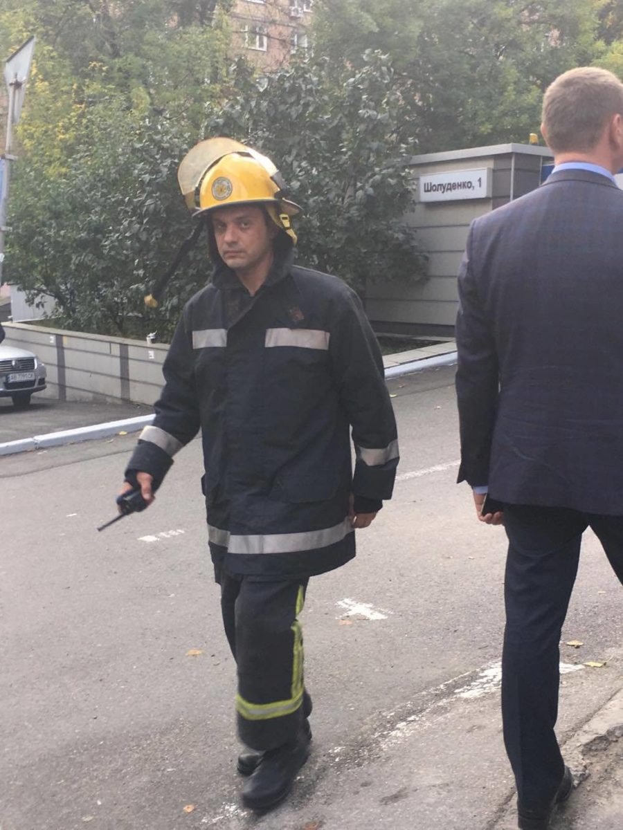 Сотрудник пожарной службы