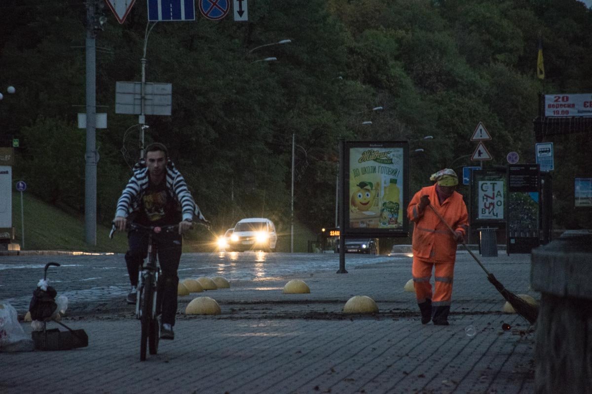 Утром киевляне спешат на работу