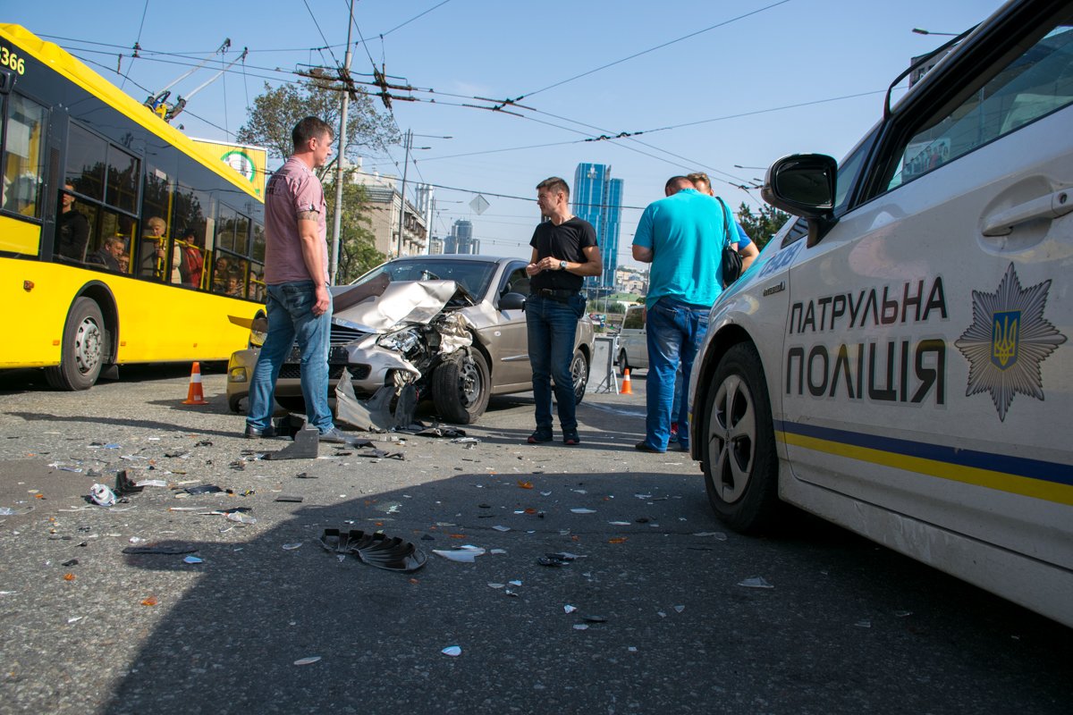 По словам патрульных, в аварии пострадал пассажир одной из машин