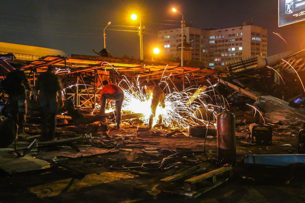 Для демонтажа привезли генераторы, сварочные аппараты и газовые баллоны