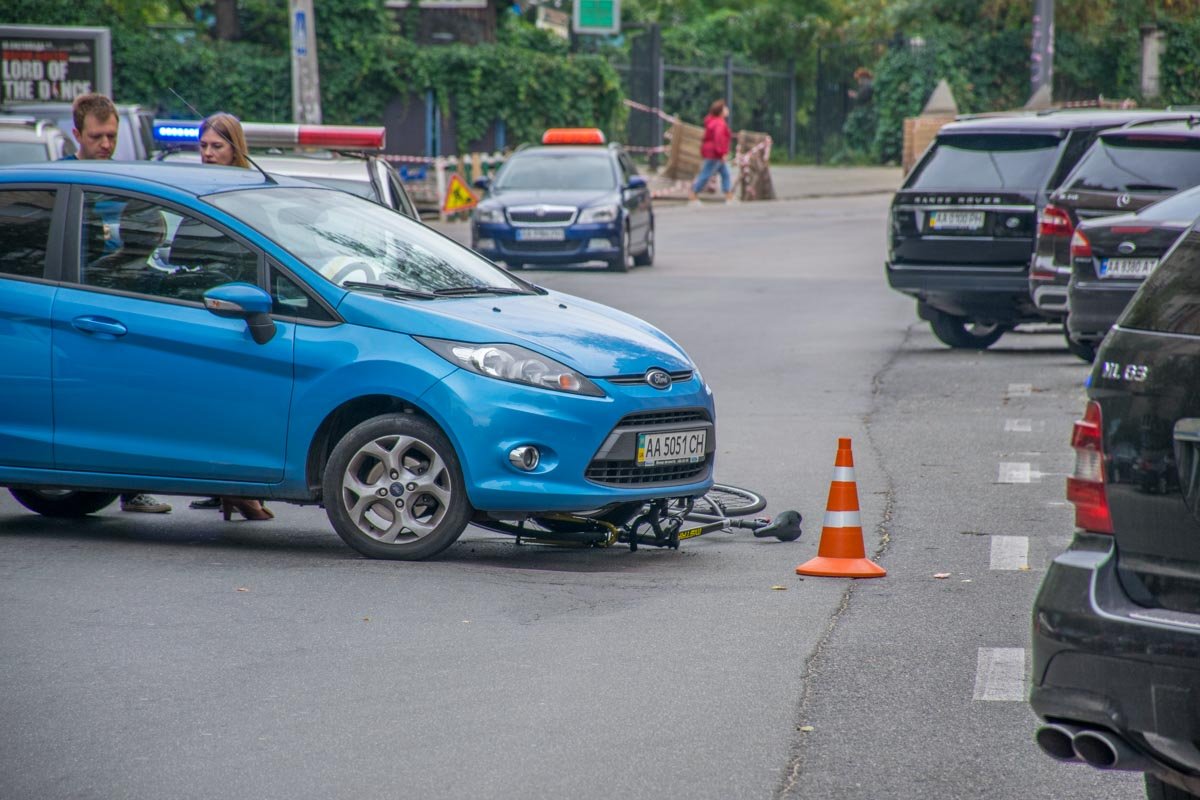 На улице Льва Толстого девушка сбила велосипедиста