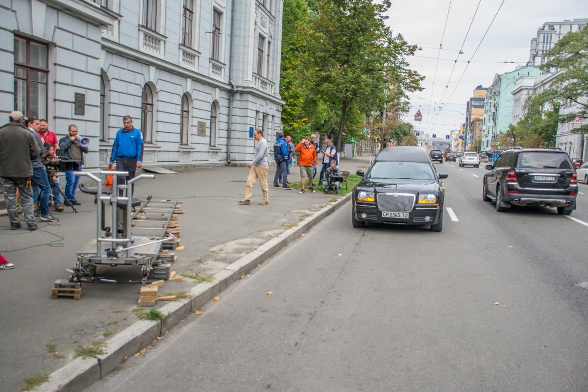 Для съемок частично перекрыто проезжую часть