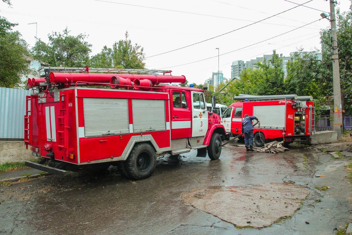 На месте работало 6 пожарных машин
