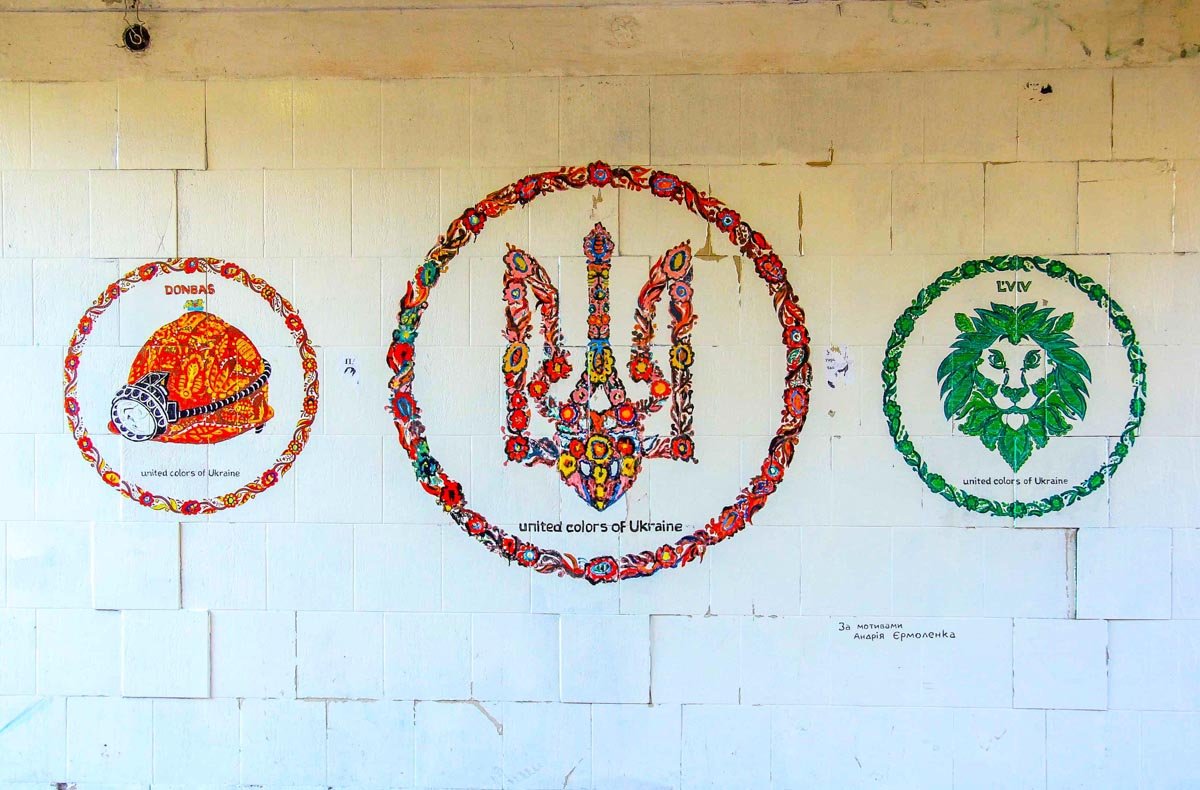 Англоязычные граффити не редкость на улицах Киева