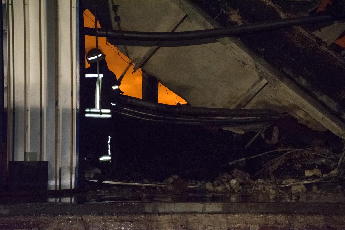 Во время пожара обвалился потолок