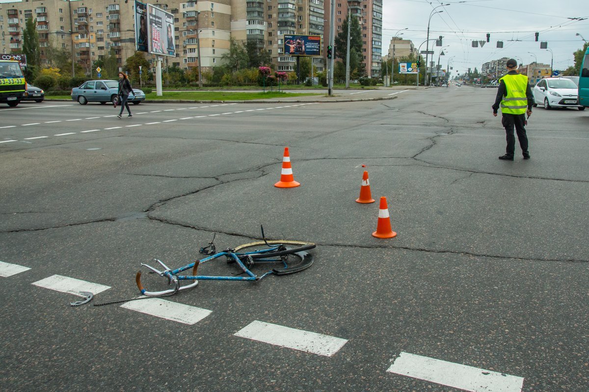 Из-за аварии полицейские перекрыли две полосы из трех