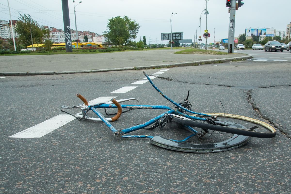 Велосипед сплющило всмятку