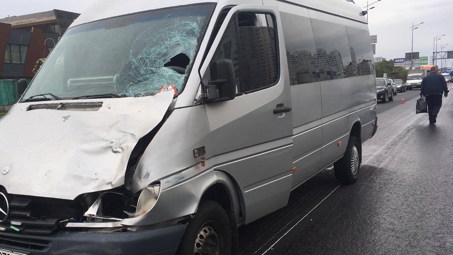 Водитель Mercedes не успел затормозить