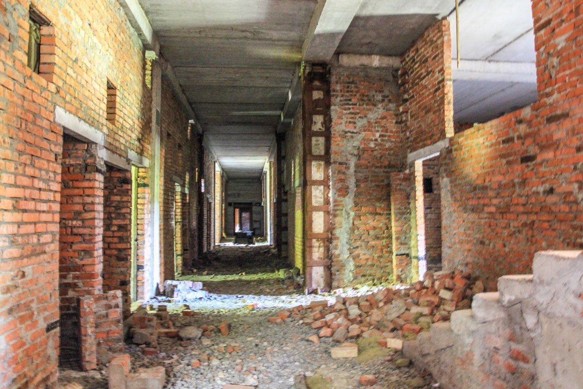 Жители не понимают, почему центр до сих пор не достроили