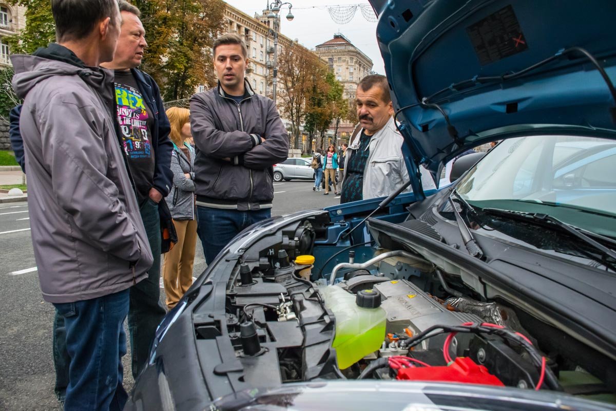 Презентация электроавтомобиля Reno.