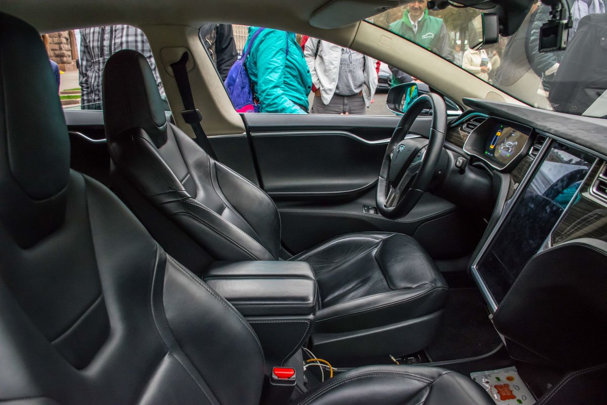 А так выглядит салон электромобиля