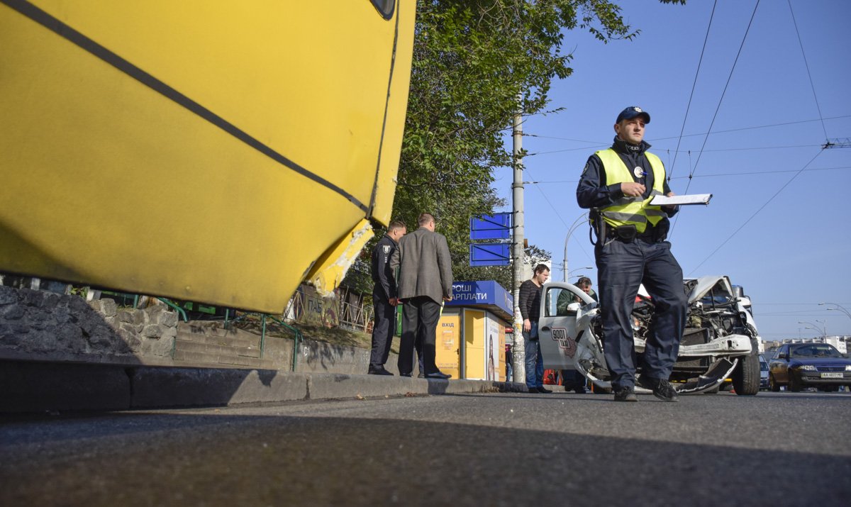 На месте работала полиция