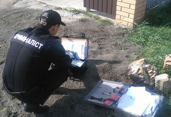 На место происшествия выехали криминалисты