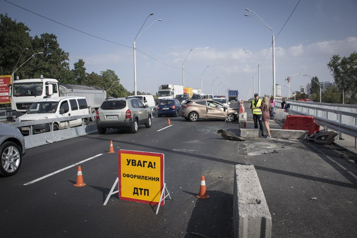 На мосту образовалась пробка