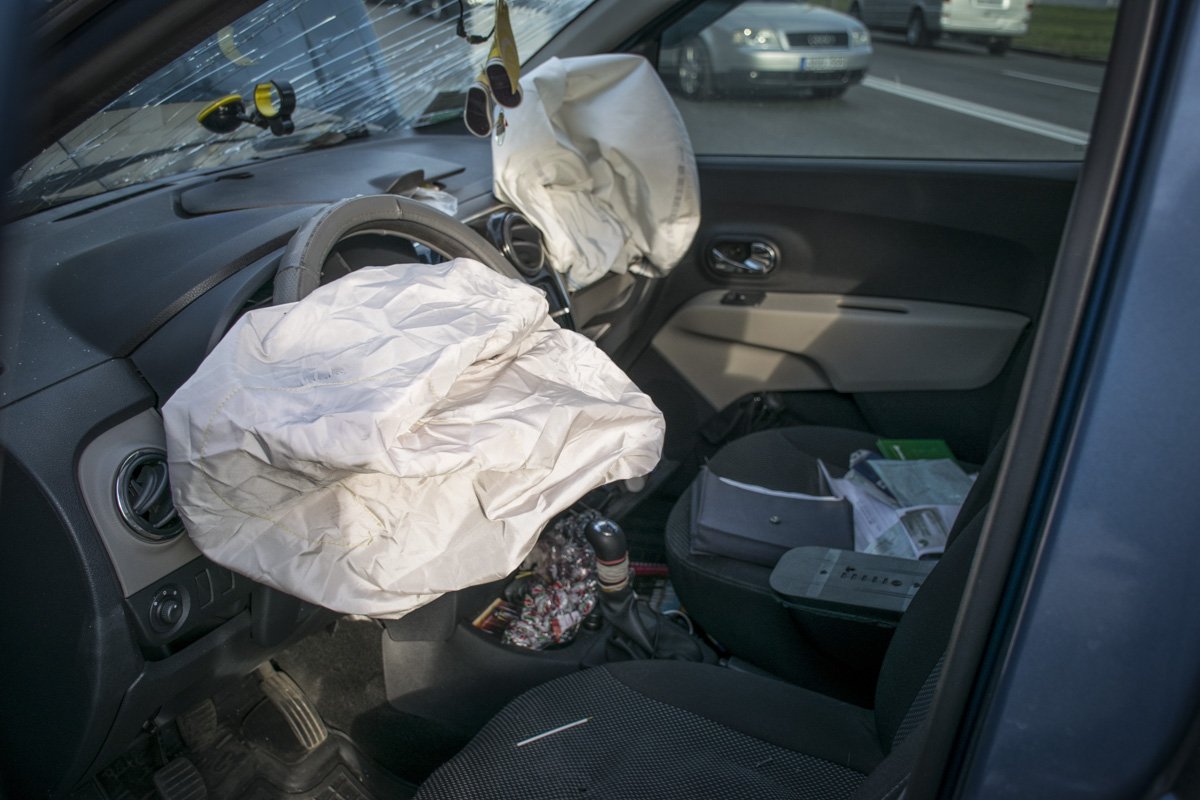 В автомобилях сработали подушки безопасности