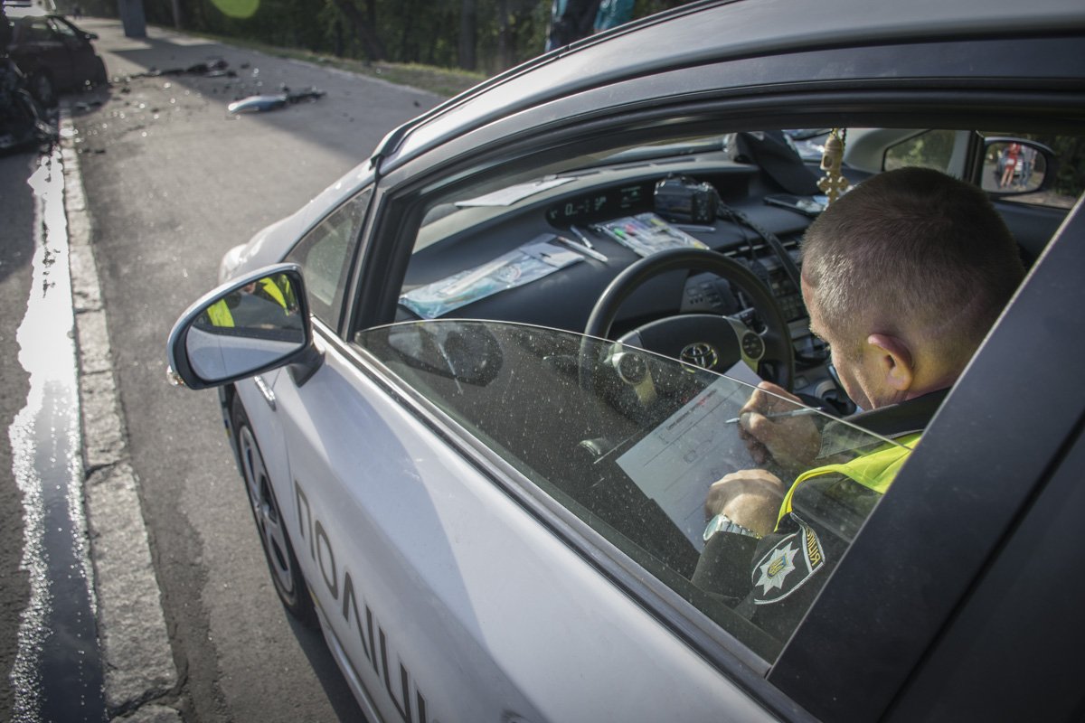 На месте работала полиция