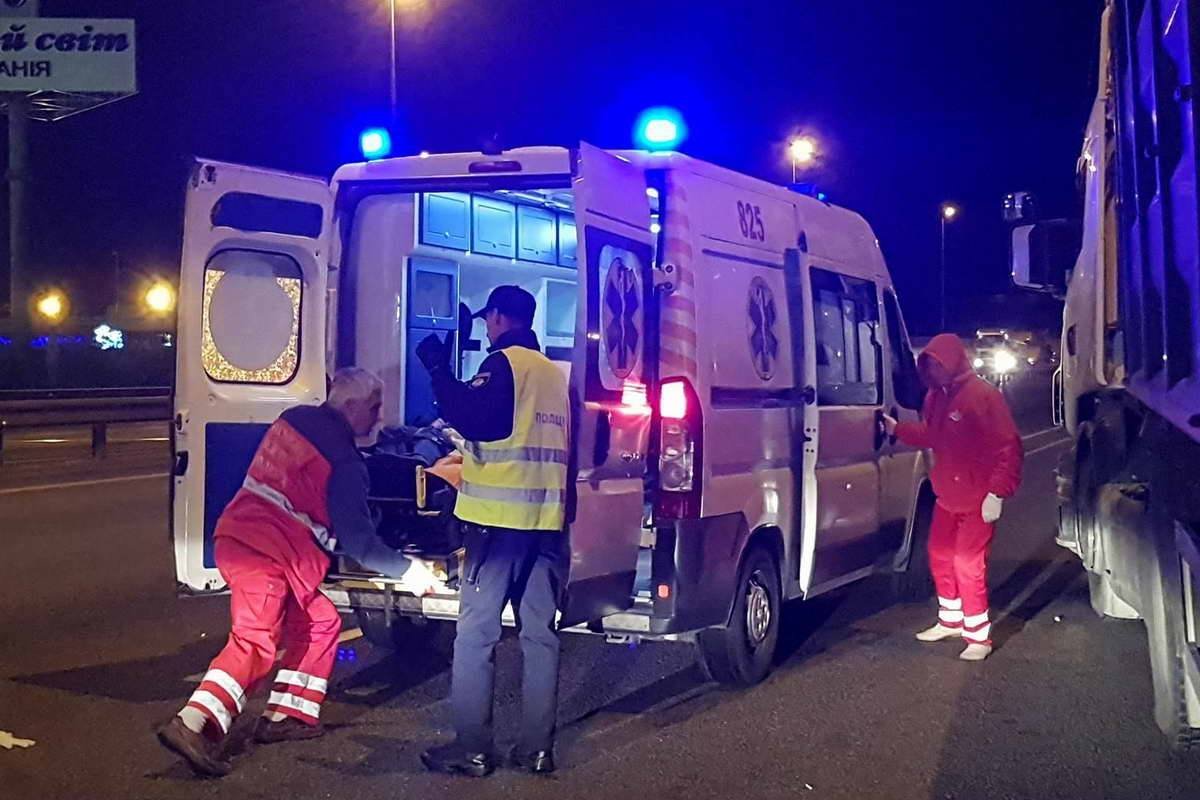 Водителя Mercedes срочно госпитализировали